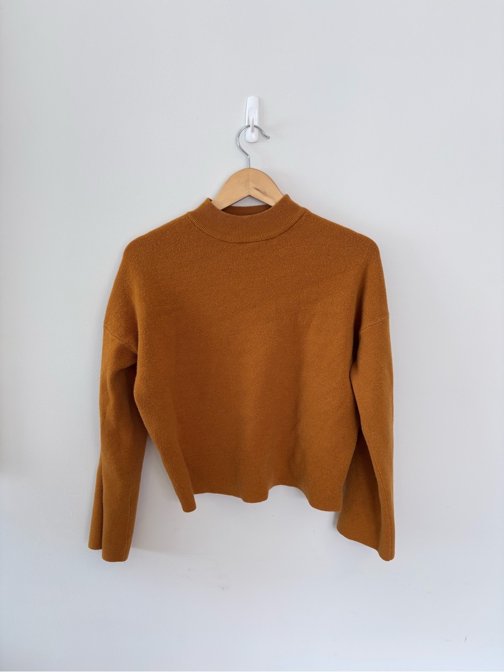 Vero Moda Cropped Mock Neck Sweater in Caramel Brown Size Women’s M